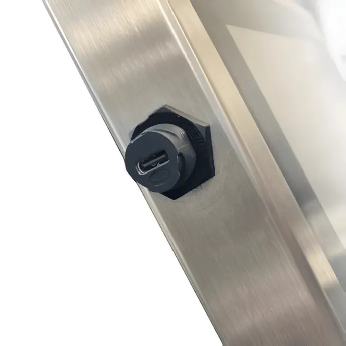 Wincomm WTP‑9H66‑24 (23,8″ fanless metallic panel‑PC)